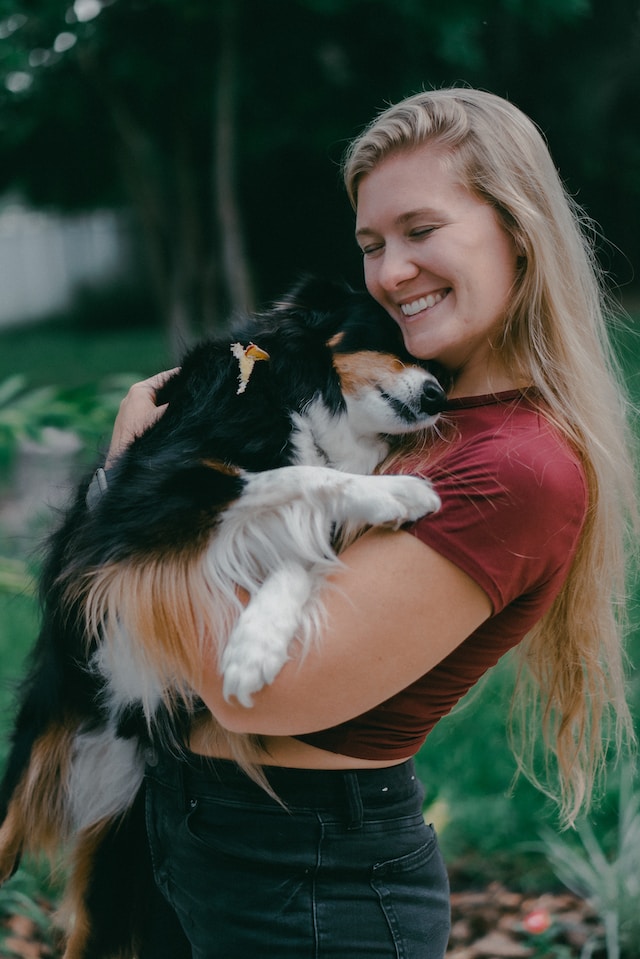 犬と女性